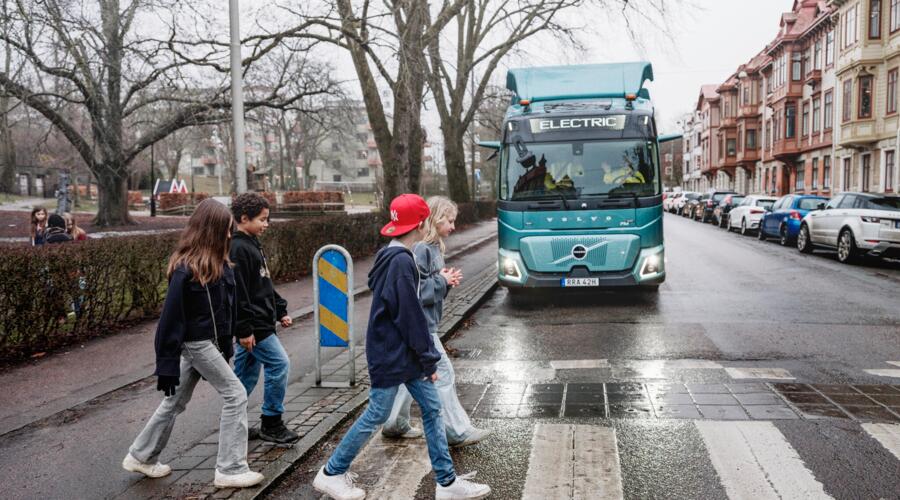 Volvo Trucks introduceert Safety Zones (3) Volvo Trucks introduceert Safety Zones (3)