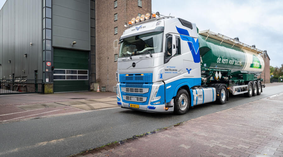 Volvo FH ADR-trekker Internationaal Transport van Veluw Volvo FH ADR-trekker Internationaal Transport van Veluw