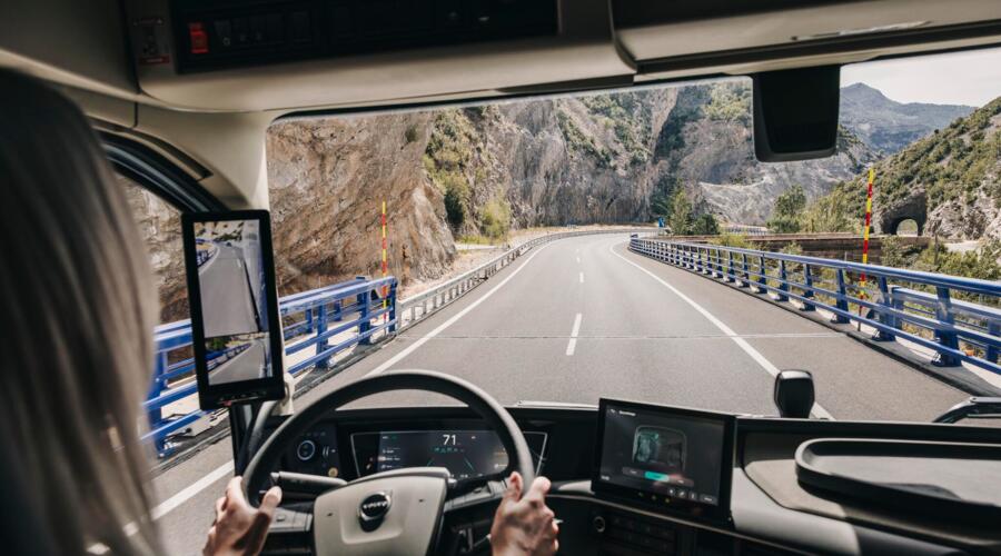 Volvo-truck met VDS en CMS